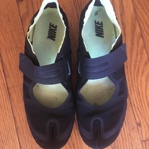 Nike Free Gym split toe mary Jane shoe